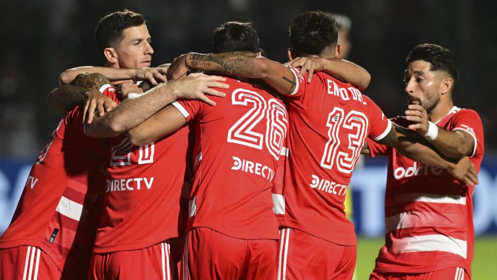 River defiende la punta ante Unión en el Monumental