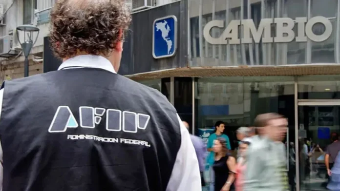 el gobierno usó la policía para frenar el “blue” y aníbal dijo que lo ordenó massa