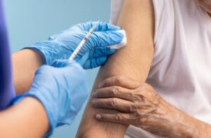 El ministerio de Salud advirtió sobre circulación de información de Covid-19, refuerzos y vacunas