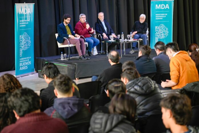 El ministro Javier Rodríguez habla en 
