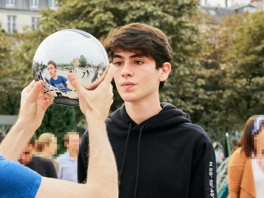qué es worldcoin: la iniciativa que paga por escanear el ojo de las personas