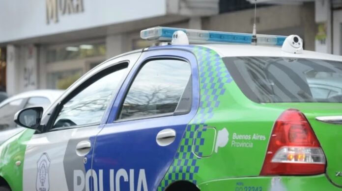 un adolescente mató a balazos a su padre, que quiso meterse en una discusión entre él y su novia
