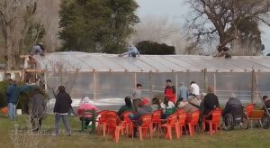 Armado de invernáculo: Culminó el curso dictado en FAE