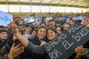 Axel Kicillof anunció el Boleto Estudiantil para el nivel terciario