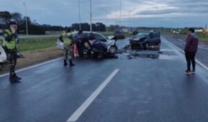 Choque en la ruta 226: un auto iba en contramano y chocó con otro de frente