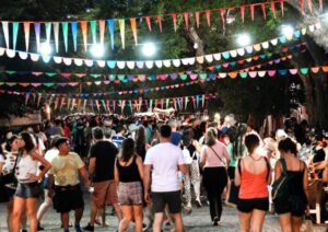 Con puestos, música y gastronomía, llega la 10° edición de la Noche de las Ferias