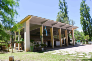 ¿Cuál fue la primera escuela que fundó Sarmiento?