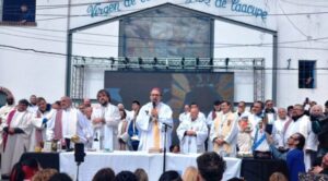 Curas villeros realizaron la misa de desagravio al Papa tras los dichos de Milei
