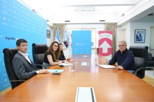 Dos municipios del interior se suman al sistema SUBE: Azul y Tornquist firmaron convenios