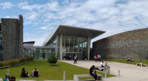 El lunes inicia la inscripción a las Becas UADE