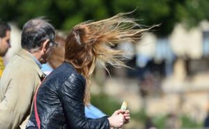 Emiten alerta por fuertes vientos para distintos sectores de la provincia