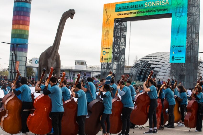 Emocionante: más de 2.500 jóvenes tocaron en la Gran Orquesta Federal Infantil y Juvenil
