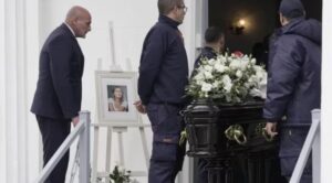 Emotiva despedida a Silvina Luna en el Cementerio de Chacarita