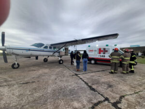 Equipo de salud se trasladó por tierra y por aire para salvarle la vida a un joven que chocó contra un caballo