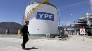 Juicio por YPF: el fondo buitre Budford pidió empezar a embargar a Argentina