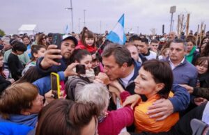 Massa a los jóvenes: "Es tiempo de rebelarse no desde un posteo en una red social, sino para defender propio"