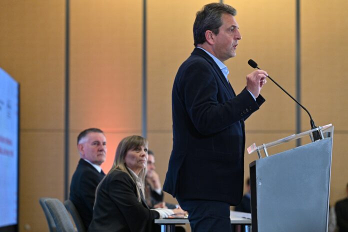 Sergio Massa anuncia las medidas en el Consejo Profesional de Ciencias Económicas. (Telam)