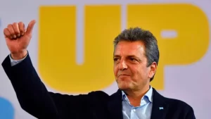 Massa: “Quiero docentes bien pagos y capacitados, pero en el aula”