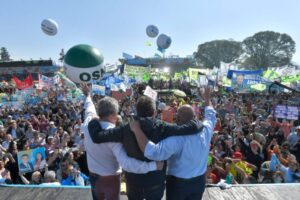 Massa relanzó su campaña en Tucumán con renovadas críticas a Milei y el respaldo de todo el PJ