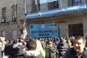 Municipales presionan por el bono y crecen los conflictos salariales en varios distritos