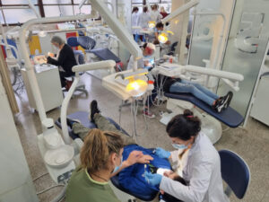 Provincia distribuye 207 sillones odontológicos en hospitales, CAPS y otros establecimientos de salud