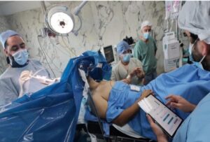 Realizan cirugías neurológicas para tratar el Parkinson en hospitales bonaerenses