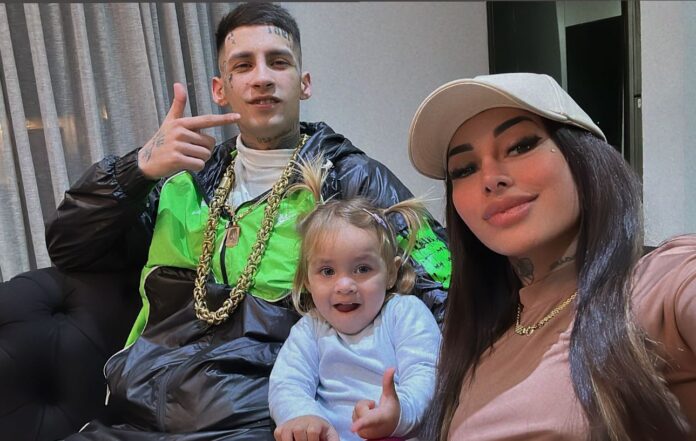 L-Gante junto a su hija Jamaica y su exnovia, y madre de la pequeña, Tamara Báez. (Instagram @tamaraabaez429)