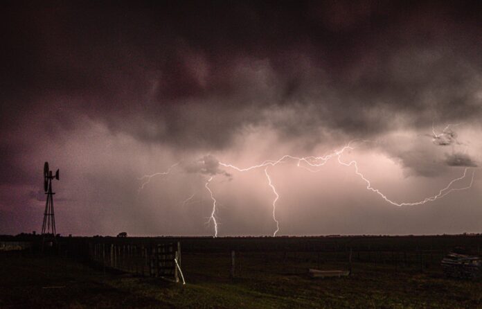 Tras los récords de temperatura llegan las tormentas en el centro y el oeste bonaerenses. (Facebook / Manuel Beneitez)