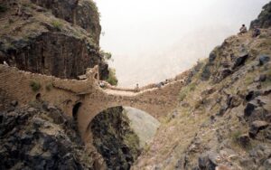 Shaharah, el increíble puente de Yemen que une a dos pueblos milenarios