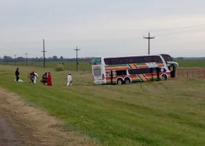 Tres personas murieron en un choque entre un colectivo y una camioneta en la ruta 3