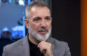 Un hombre agredió y escupió al periodista Pablo Duggan por su posición política