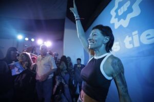 A las seis intendentas que lograron la reelección, cinco más cantaron victoria