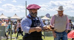 A pura tradición, comida y entretenimiento
