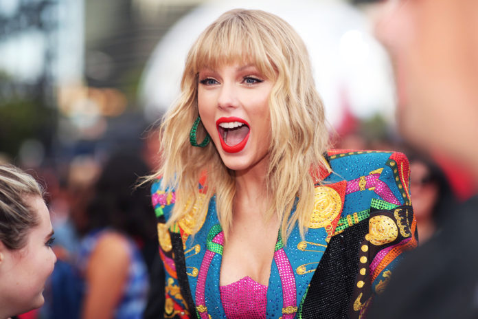 Taylor Swift anuncia por sorpresa el lanzamiento de su nuevo álbum