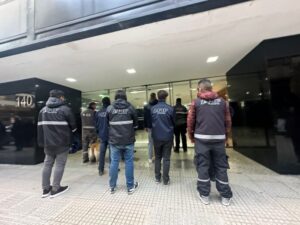 Allanaron "la mayor cueva de la city porteña" y encontraron evidencia de operaciones ilícitas