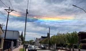 ¿Arcoiris en las nubes? El extraño fenómeno que iluminó el cielo bonaerense