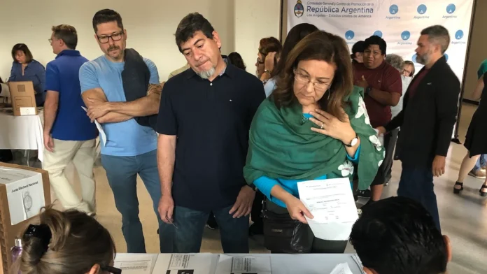 Casi 436 mil argentinos residentes en el exterior podrán votar en las elecciones generales