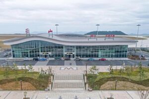 Chongqing Wushan, el gigantesco aeropuerto de China que está al borde de un acantilado 