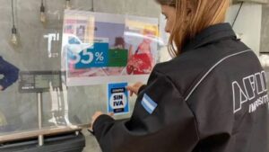 Compre sin IVA: el Gobierno suma a los trabajadores informales a la devolución del 21%