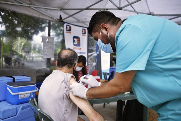 Covid-19: menos del 5% de la población bonaerense tiene los refuerzos al día