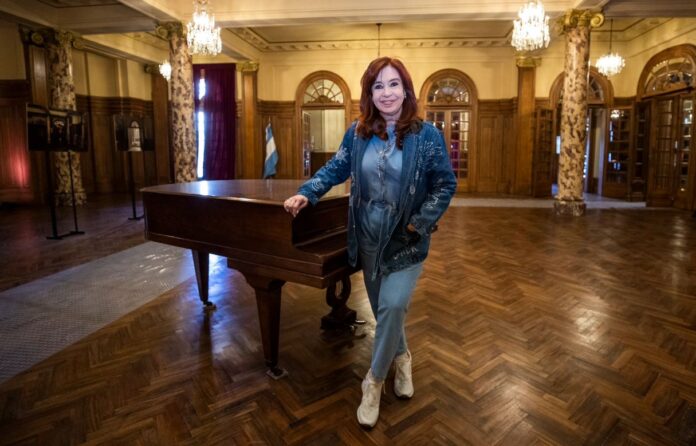 Cristina Fernández recorrió la Confitería del Molino y destacó cómo se restauró el edificio