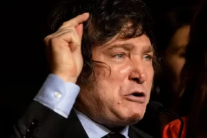 Denuncian a Milei por decir que va "a ponerle la tapa al ataúd del kirchnerismo"
