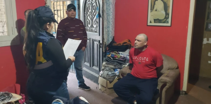 El momento de la detención de Ezequiel Guazzora. (PFA)