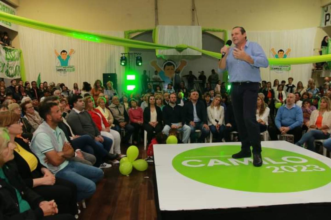 Dolores: con un multitudinario acto cerró su campaña el Intendente Etchevarrren