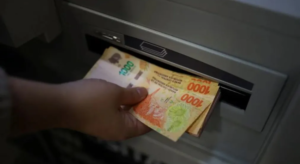 El Ejecutivo abonó el sueldo de octubre con aumento