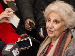 Estela de Carlotto habló sobre el discurso negacionista de Milei: "Ofende de una manera brutal"