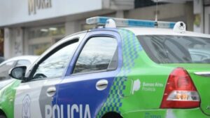 Femicidio en La Plata: mató a su mujer a puñaladas con sus cuatro hijos dentro de la casa