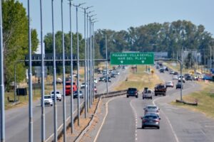 Fin de semana extra largo: intenso tránsito rumbo a la Costa Atlántica con niveles de reservas que superan el 90%