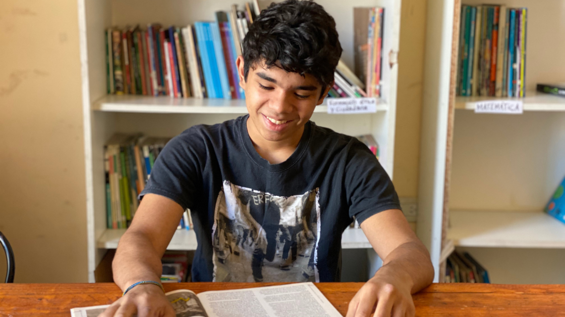 Historias: Lucio tiene 15 años se cansó de esperar a su mamá y busca una familia que lo adopte