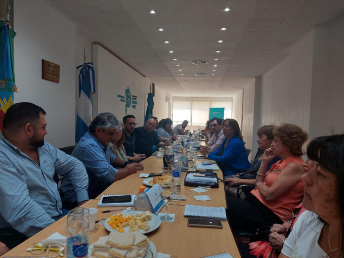 Los docentes le piden a Kicillof que reabra las paritarias del sector
